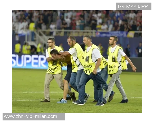 比甲比赛因球迷投掷水杯击中主裁在第87分钟意外中止引发热议 比甲比赛因球迷投掷水杯击中主裁在第87分钟意外中止引发热议